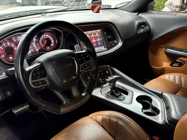 Серый Додж Челенджер, объемом двигателя 6.2 л и пробегом 20 тыс. км за 56000 $, фото 5 на Automoto.ua