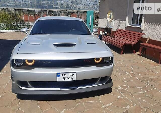 Серый Додж Челенджер, объемом двигателя 6.4 л и пробегом 46 тыс. км за 42000 $, фото 2 на Automoto.ua