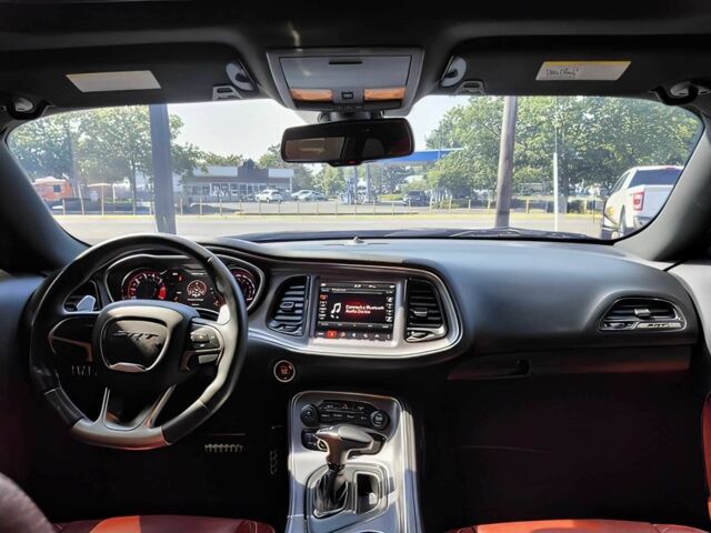 Серый Додж Челенджер, объемом двигателя 6.2 л и пробегом 33 тыс. км за 8300 $, фото 7 на Automoto.ua