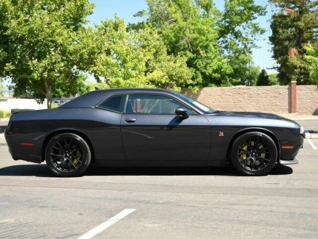 Серый Додж Челенджер, объемом двигателя 6.4 л и пробегом 31 тыс. км за 8200 $, фото 7 на Automoto.ua