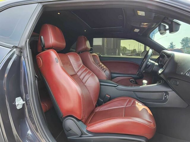 Серый Додж Челенджер, объемом двигателя 6.2 л и пробегом 33 тыс. км за 8300 $, фото 11 на Automoto.ua