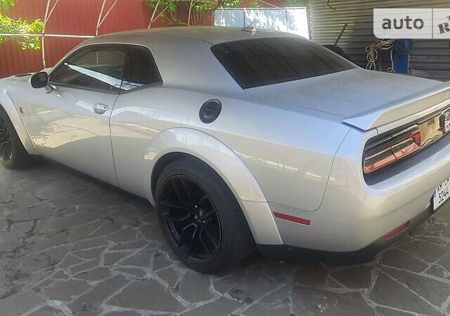Серый Додж Челенджер, объемом двигателя 6.4 л и пробегом 46 тыс. км за 42000 $, фото 5 на Automoto.ua