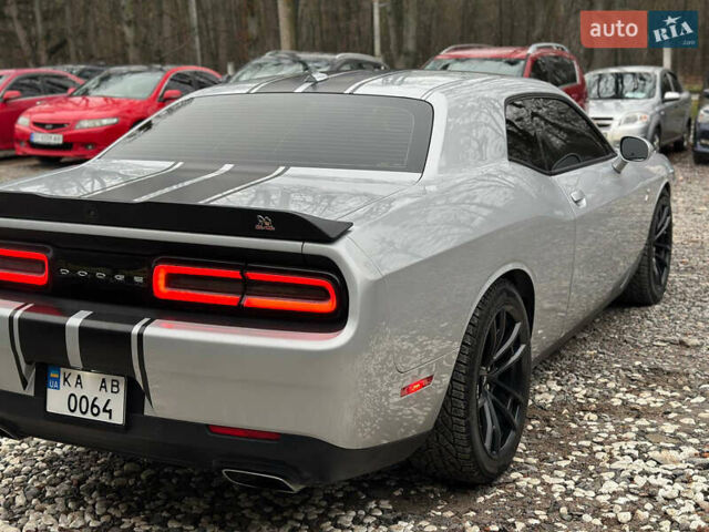Серый Додж Челенджер, объемом двигателя 6.42 л и пробегом 57 тыс. км за 31000 $, фото 9 на Automoto.ua