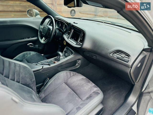 Серый Додж Челенджер, объемом двигателя 5.7 л и пробегом 46 тыс. км за 29999 $, фото 9 на Automoto.ua