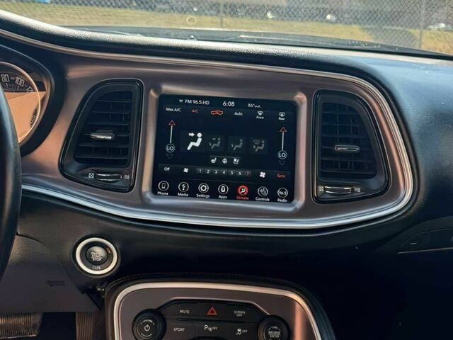 Серый Додж Челенджер, объемом двигателя 3.6 л и пробегом 38 тыс. км за 8200 $, фото 8 на Automoto.ua