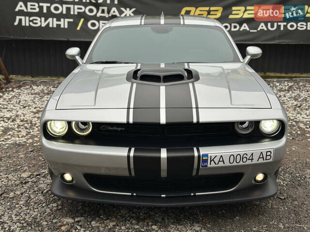 Серый Додж Челенджер, объемом двигателя 6.42 л и пробегом 57 тыс. км за 31000 $, фото 2 на Automoto.ua