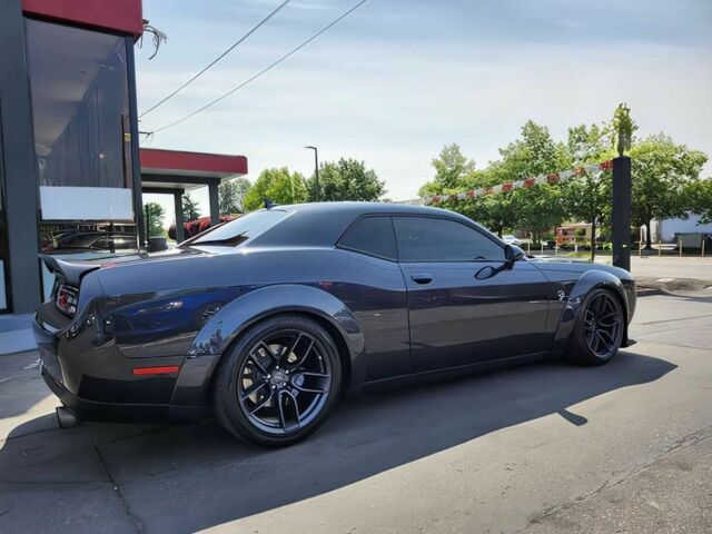 Серый Додж Челенджер, объемом двигателя 6.2 л и пробегом 33 тыс. км за 8300 $, фото 3 на Automoto.ua