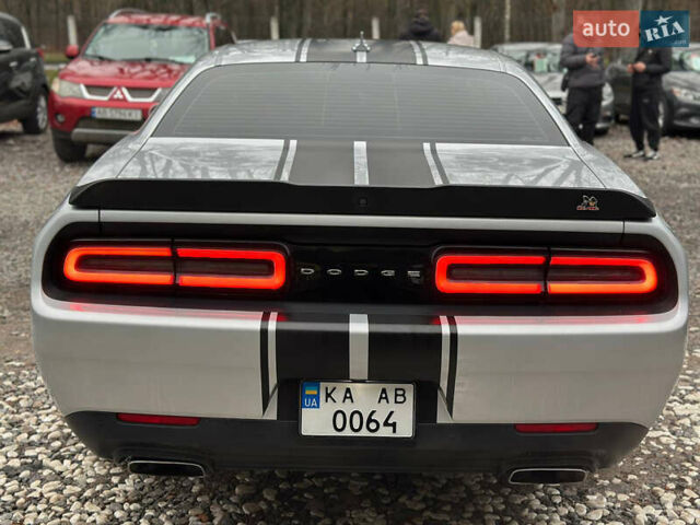 Серый Додж Челенджер, объемом двигателя 6.42 л и пробегом 57 тыс. км за 31000 $, фото 8 на Automoto.ua