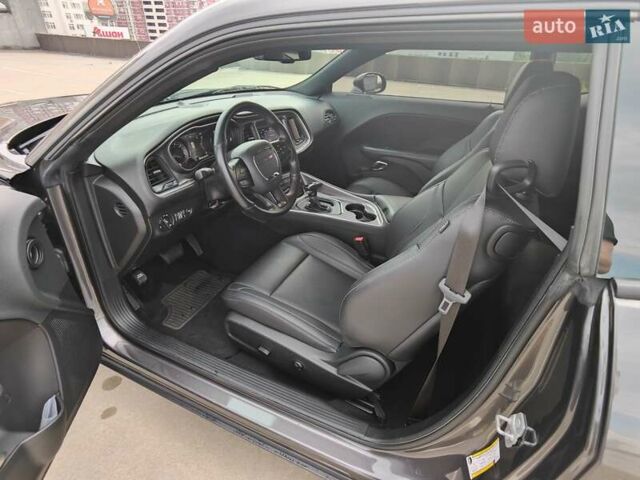 Серый Додж Челенджер, объемом двигателя 3.6 л и пробегом 27 тыс. км за 29500 $, фото 22 на Automoto.ua