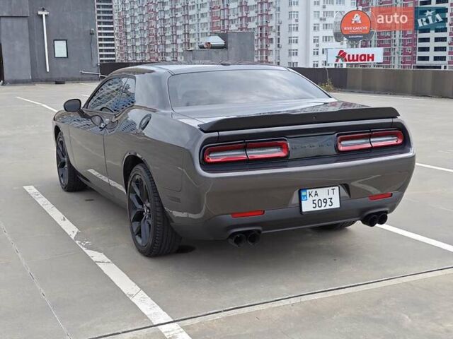 Серый Додж Челенджер, объемом двигателя 3.6 л и пробегом 27 тыс. км за 29500 $, фото 12 на Automoto.ua