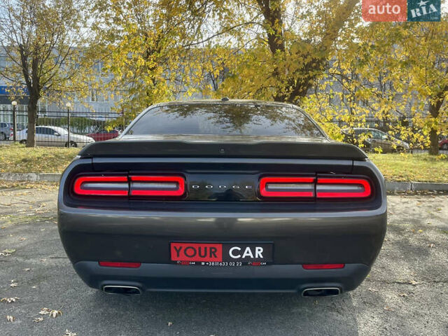 Серый Додж Челенджер, объемом двигателя 3.6 л и пробегом 125 тыс. км за 17999 $, фото 6 на Automoto.ua