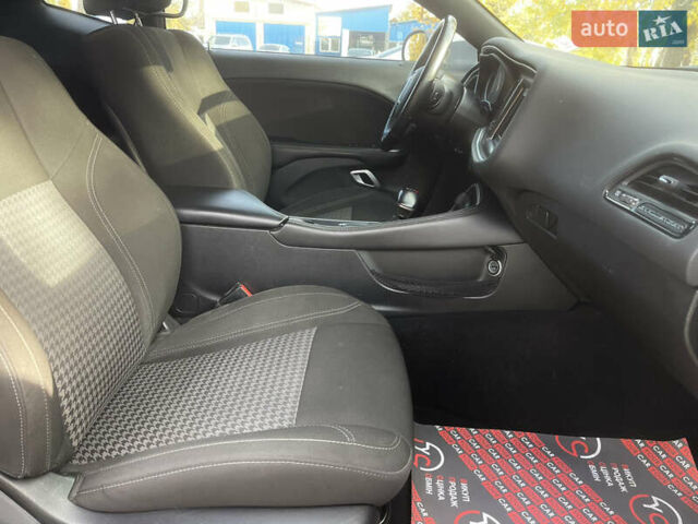 Серый Додж Челенджер, объемом двигателя 3.6 л и пробегом 125 тыс. км за 17999 $, фото 23 на Automoto.ua