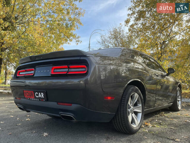 Серый Додж Челенджер, объемом двигателя 3.6 л и пробегом 125 тыс. км за 17999 $, фото 4 на Automoto.ua
