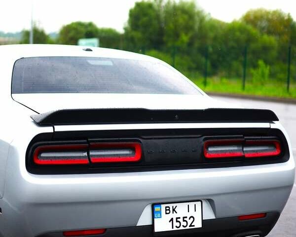 Серый Додж Челенджер, объемом двигателя 3.6 л и пробегом 90 тыс. км за 20200 $, фото 5 на Automoto.ua