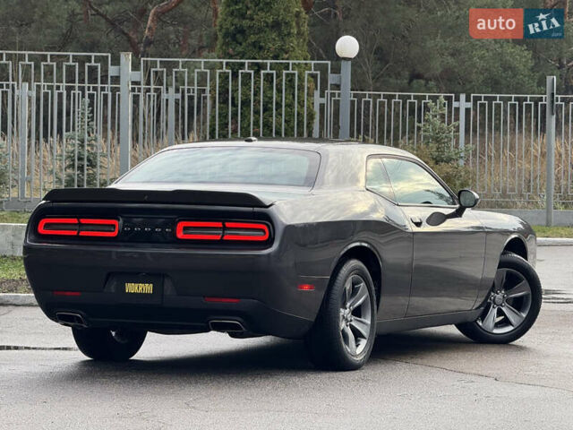 Серый Додж Челенджер, объемом двигателя 3.6 л и пробегом 137 тыс. км за 18500 $, фото 25 на Automoto.ua