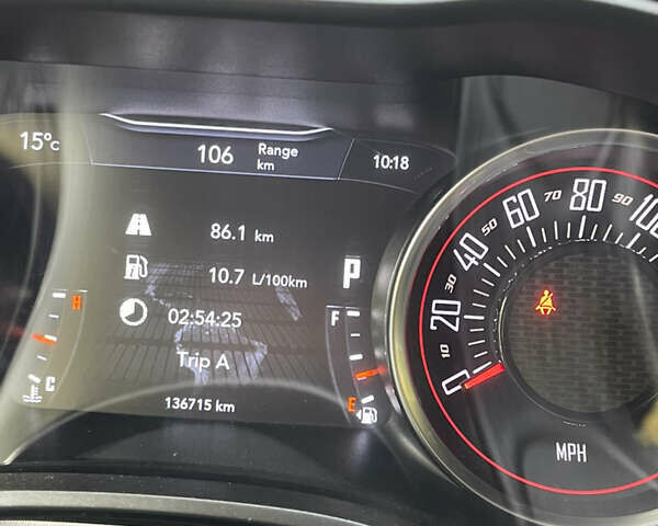 Серый Додж Челенджер, объемом двигателя 3.6 л и пробегом 134 тыс. км за 18000 $, фото 3 на Automoto.ua