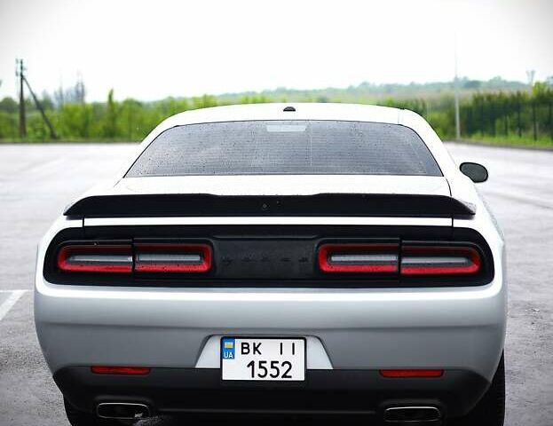 Серый Додж Челенджер, объемом двигателя 3.6 л и пробегом 90 тыс. км за 20200 $, фото 4 на Automoto.ua