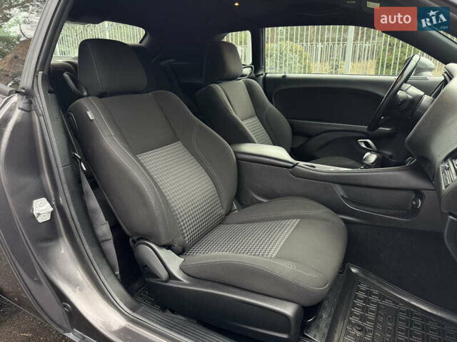 Серый Додж Челенджер, объемом двигателя 3.6 л и пробегом 137 тыс. км за 18500 $, фото 39 на Automoto.ua