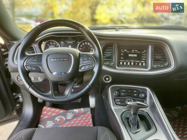 Серый Додж Челенджер, объемом двигателя 3.6 л и пробегом 125 тыс. км за 17999 $, фото 20 на Automoto.ua
