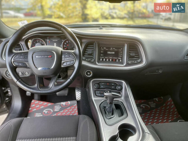 Серый Додж Челенджер, объемом двигателя 3.6 л и пробегом 125 тыс. км за 17999 $, фото 21 на Automoto.ua