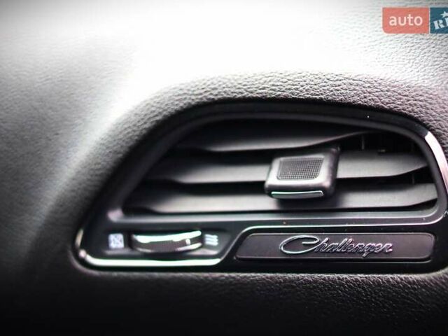 Серый Додж Челенджер, объемом двигателя 3.6 л и пробегом 90 тыс. км за 20200 $, фото 9 на Automoto.ua