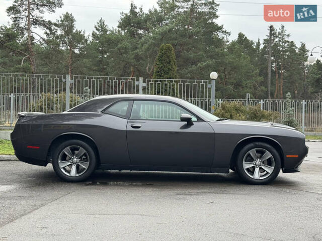 Серый Додж Челенджер, объемом двигателя 3.6 л и пробегом 137 тыс. км за 18500 $, фото 12 на Automoto.ua