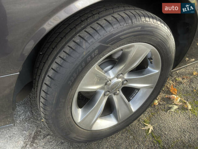 Серый Додж Челенджер, объемом двигателя 3.6 л и пробегом 125 тыс. км за 17999 $, фото 17 на Automoto.ua