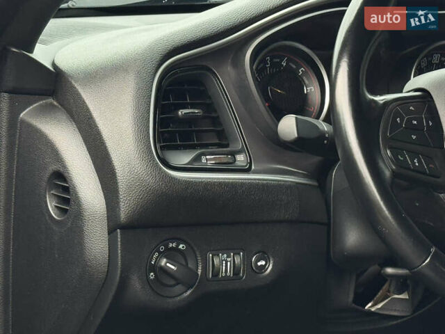 Серый Додж Челенджер, объемом двигателя 3.6 л и пробегом 137 тыс. км за 18500 $, фото 37 на Automoto.ua