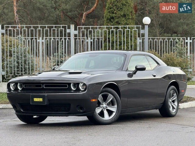 Серый Додж Челенджер, объемом двигателя 3.6 л и пробегом 137 тыс. км за 18500 $, фото 2 на Automoto.ua