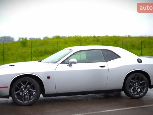 Серый Додж Челенджер, объемом двигателя 3.6 л и пробегом 90 тыс. км за 20200 $, фото 6 на Automoto.ua