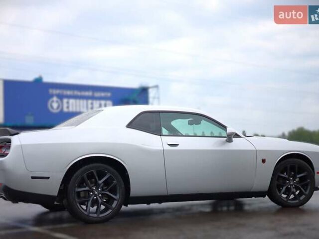 Серый Додж Челенджер, объемом двигателя 3.6 л и пробегом 90 тыс. км за 20200 $, фото 3 на Automoto.ua