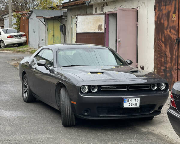Серый Додж Челенджер, объемом двигателя 3.6 л и пробегом 134 тыс. км за 18000 $, фото 2 на Automoto.ua