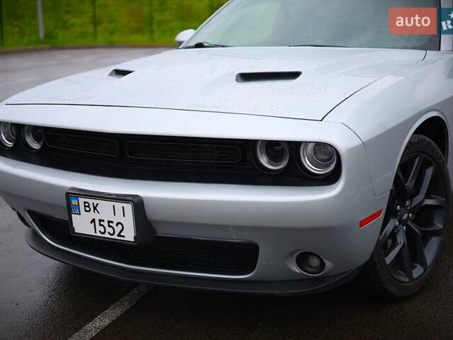 Серый Додж Челенджер, объемом двигателя 3.6 л и пробегом 90 тыс. км за 20200 $, фото 7 на Automoto.ua