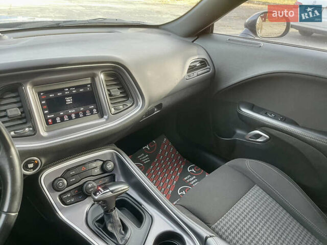 Серый Додж Челенджер, объемом двигателя 3.6 л и пробегом 125 тыс. км за 17999 $, фото 27 на Automoto.ua