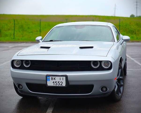 Серый Додж Челенджер, объемом двигателя 3.6 л и пробегом 90 тыс. км за 20200 $, фото 1 на Automoto.ua