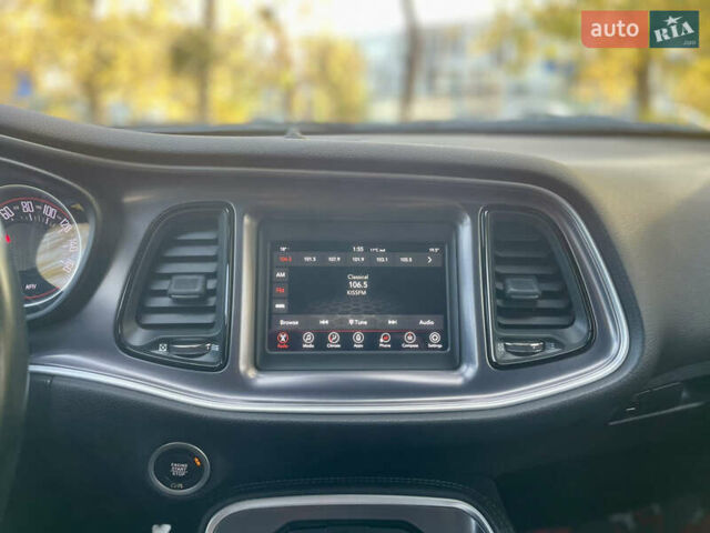 Серый Додж Челенджер, объемом двигателя 3.6 л и пробегом 125 тыс. км за 17999 $, фото 25 на Automoto.ua