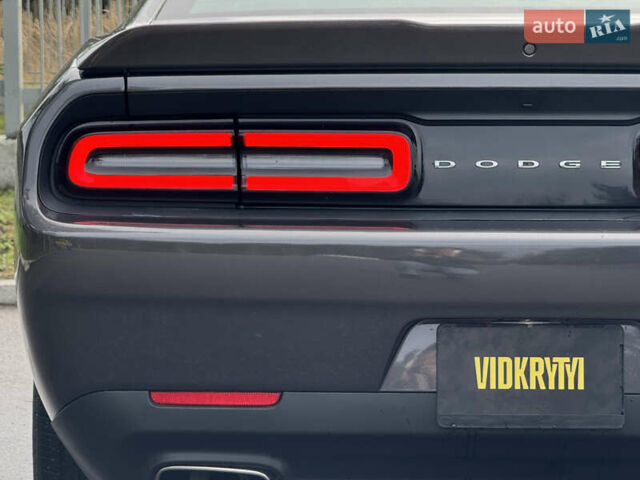 Серый Додж Челенджер, объемом двигателя 3.6 л и пробегом 137 тыс. км за 18500 $, фото 22 на Automoto.ua