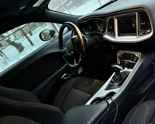 Серый Додж Челенджер, объемом двигателя 3.6 л и пробегом 119 тыс. км за 22000 $, фото 77 на Automoto.ua