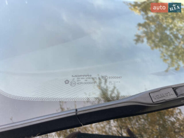 Серый Додж Челенджер, объемом двигателя 3.6 л и пробегом 125 тыс. км за 17999 $, фото 16 на Automoto.ua