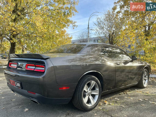 Серый Додж Челенджер, объемом двигателя 3.6 л и пробегом 125 тыс. км за 17999 $, фото 5 на Automoto.ua