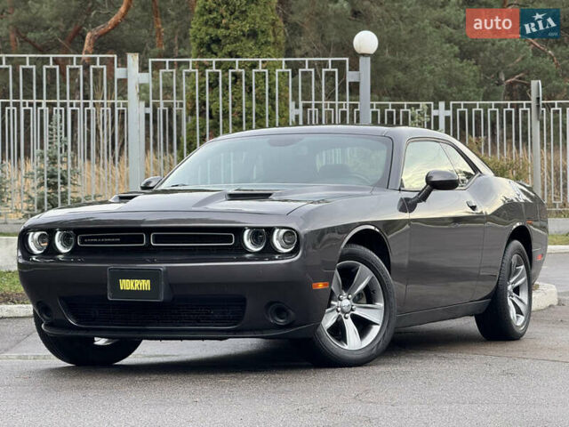 Серый Додж Челенджер, объемом двигателя 3.6 л и пробегом 137 тыс. км за 18500 $, фото 1 на Automoto.ua