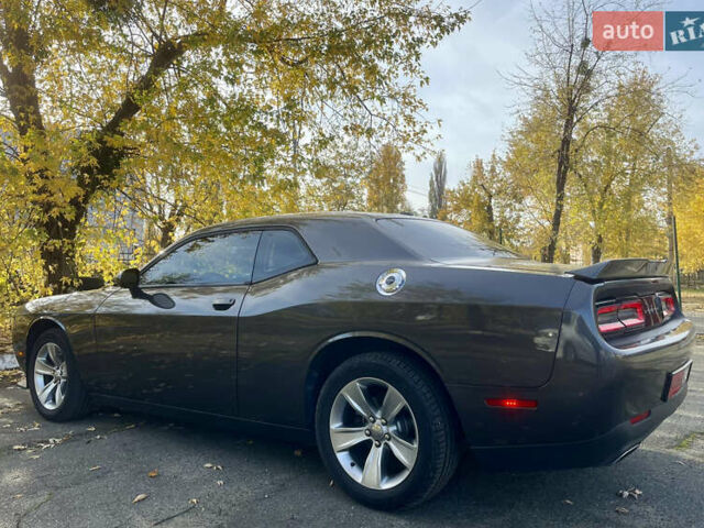 Серый Додж Челенджер, объемом двигателя 3.6 л и пробегом 125 тыс. км за 17999 $, фото 7 на Automoto.ua