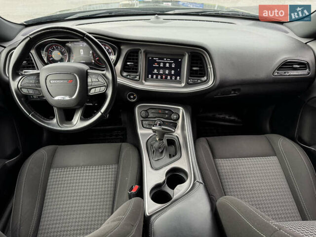 Серый Додж Челенджер, объемом двигателя 3.6 л и пробегом 137 тыс. км за 18500 $, фото 28 на Automoto.ua