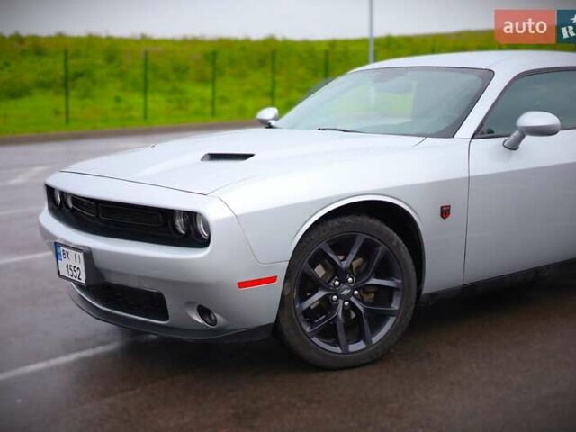 Серый Додж Челенджер, объемом двигателя 3.6 л и пробегом 90 тыс. км за 20200 $, фото 12 на Automoto.ua