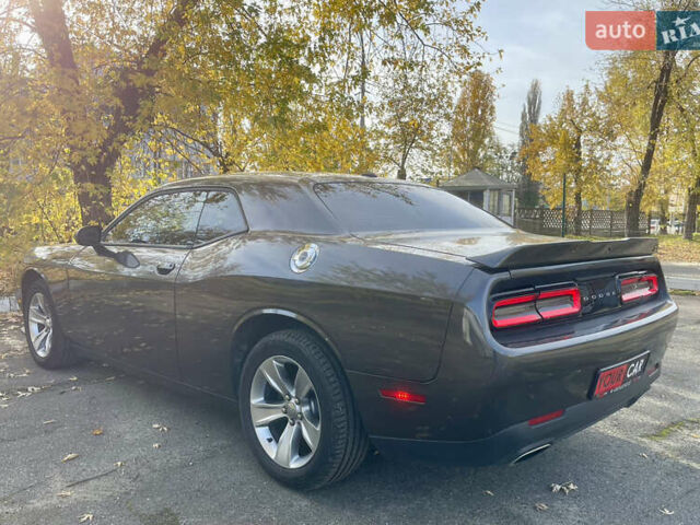 Серый Додж Челенджер, объемом двигателя 3.6 л и пробегом 125 тыс. км за 17999 $, фото 14 на Automoto.ua