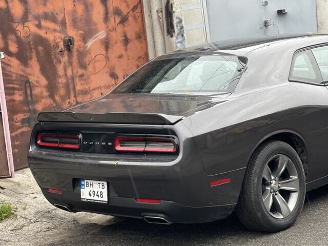 Серый Додж Челенджер, объемом двигателя 0 л и пробегом 130 тыс. км за 17999 $, фото 3 на Automoto.ua