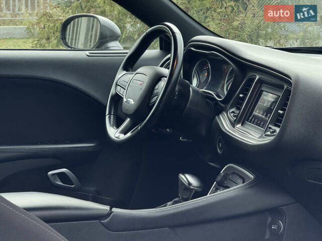 Серый Додж Челенджер, объемом двигателя 3.6 л и пробегом 137 тыс. км за 18500 $, фото 31 на Automoto.ua