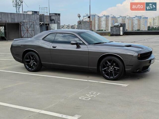 Серый Додж Челенджер, объемом двигателя 3.6 л и пробегом 27 тыс. км за 29500 $, фото 6 на Automoto.ua