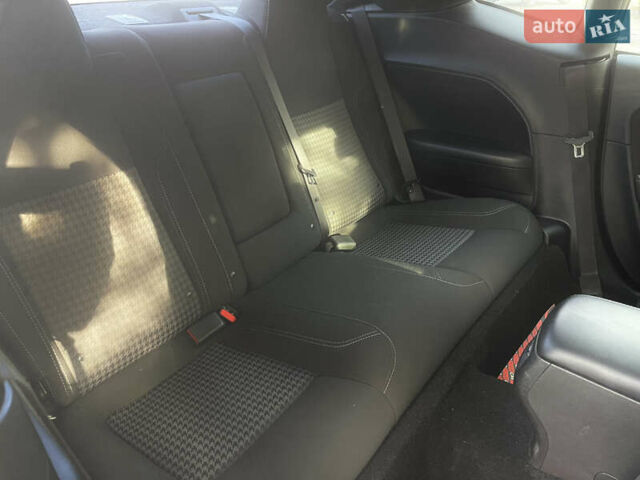 Серый Додж Челенджер, объемом двигателя 3.6 л и пробегом 125 тыс. км за 17999 $, фото 29 на Automoto.ua