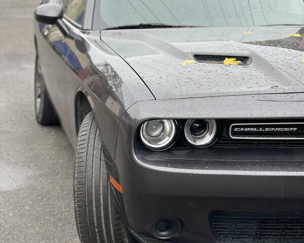 Серый Додж Челенджер, объемом двигателя 3.6 л и пробегом 134 тыс. км за 18000 $, фото 1 на Automoto.ua